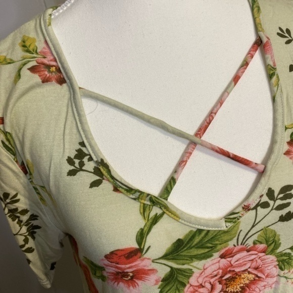 Lime & Chilli Green Floral Short Sleeve Top with Criss Cross‎ Neckline - Picture 4 of 8